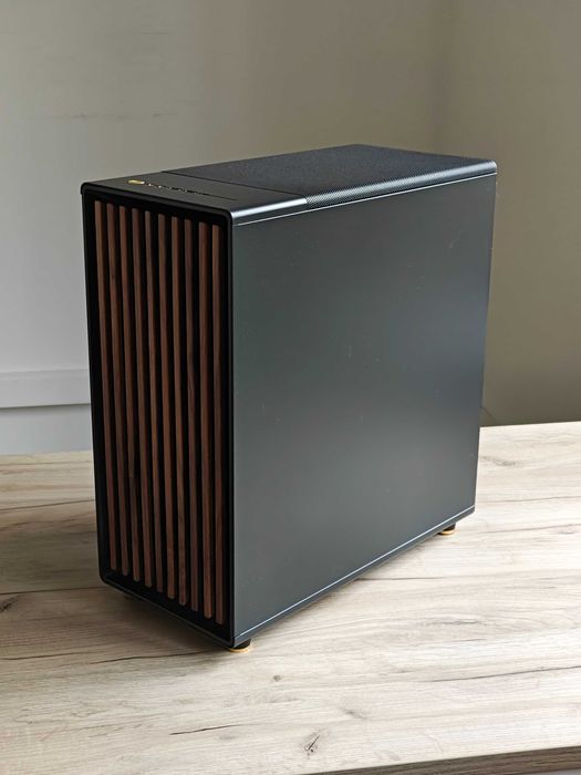 Intel Core i9-14900K / RTX 4070 Ti SUPER 16GB / 64GB DDR5 / SSD 3TB / Fractal North