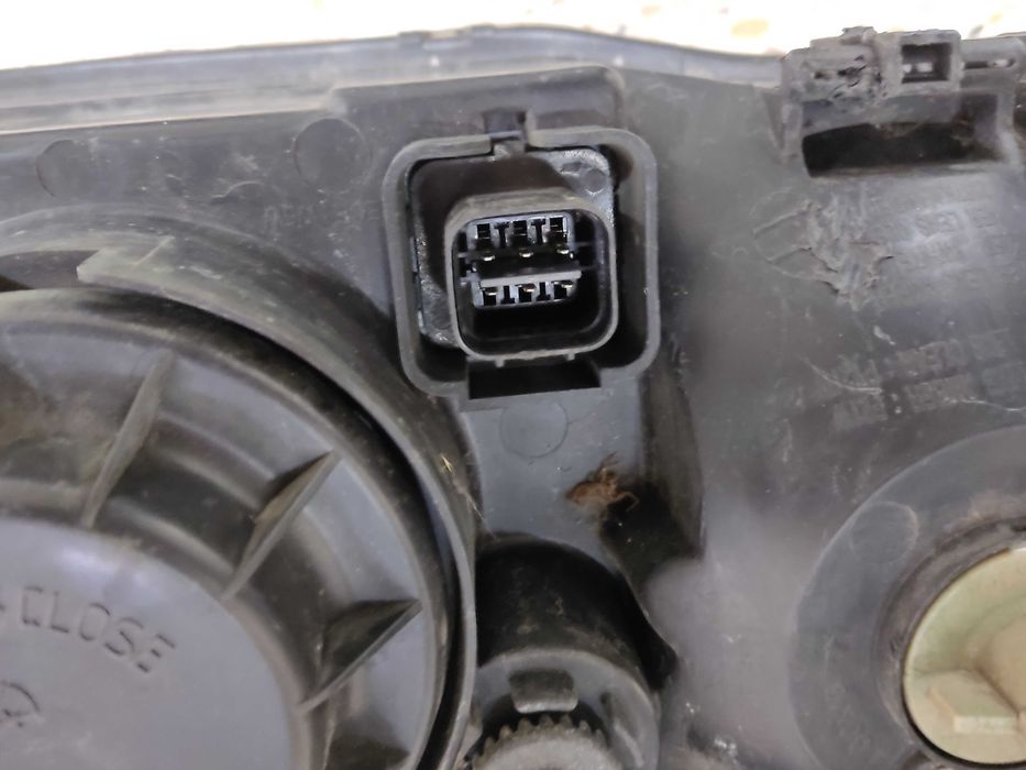 Farol Esquerdo Kia Rio 2006