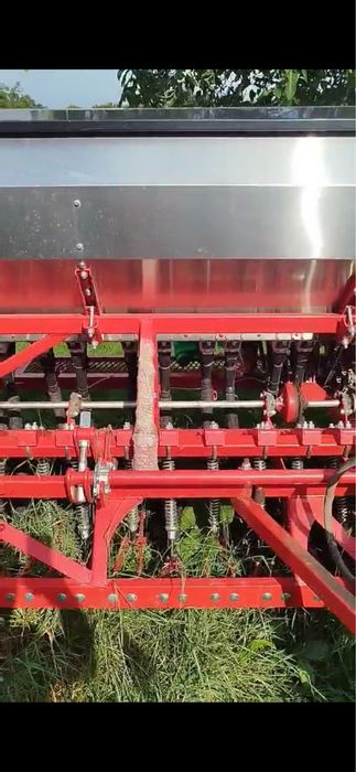 Продам майже нову сівалку