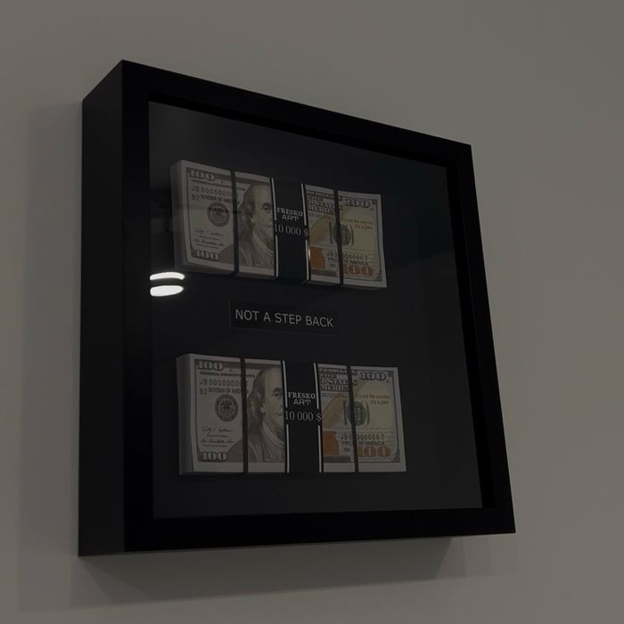 Картина з доларами