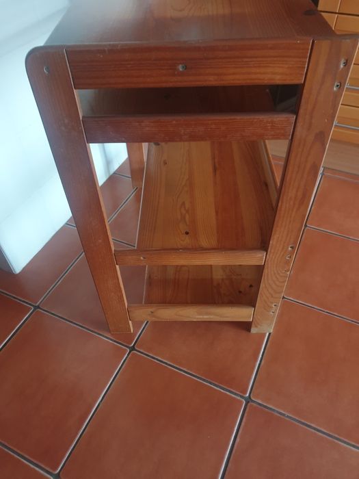 Secretária/mesa pc c/prateleira amovível  em pinho