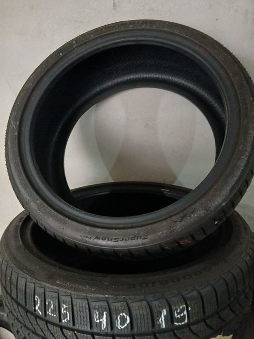 2 Pneus 225/40R19 seminovos