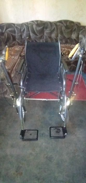 Продам инвалидную коляску дорожная