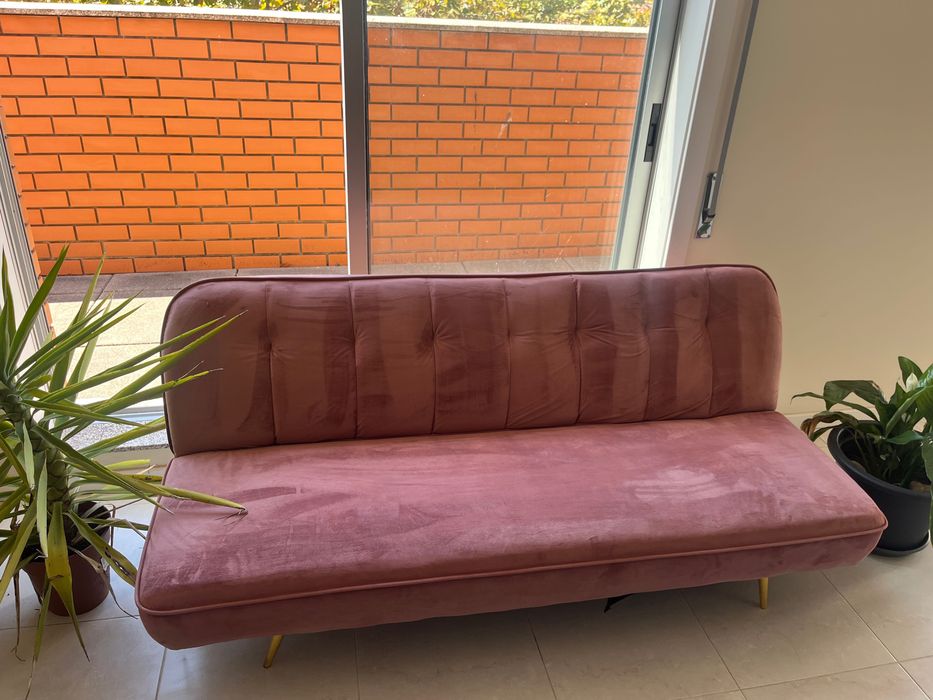 Sofá-cama em veludo rosa, 1.80m – conversível, restaurado