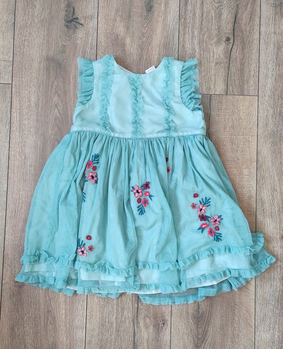 Elegancka sukienka tiulowa