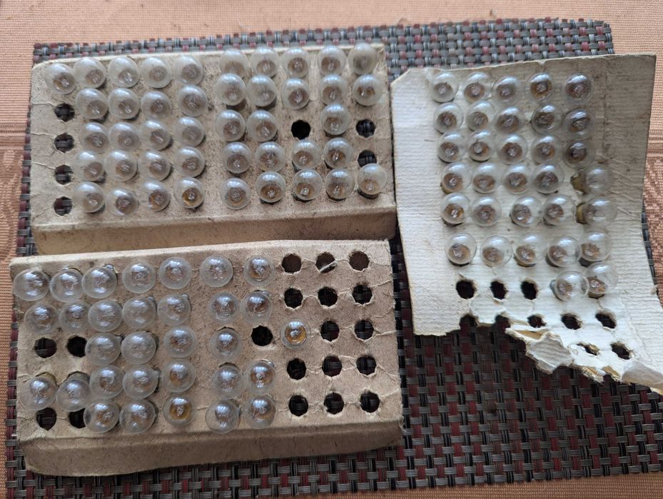 Лампочки накаливания 12В, 1,5 свечей.