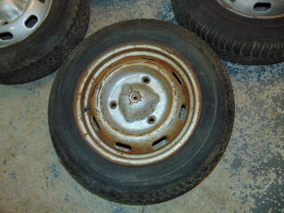 Renault 16 jantes de ferro com pneus