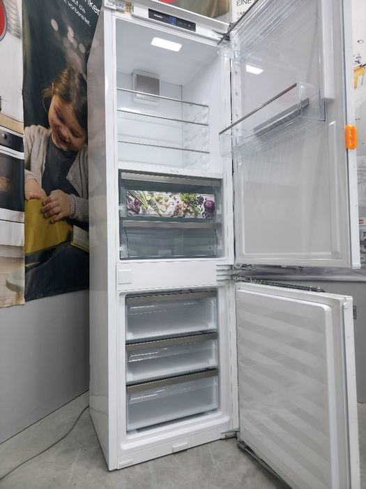 Двокамерний Холодильник вбудований Miele 2023 р 177 см зона свіжості