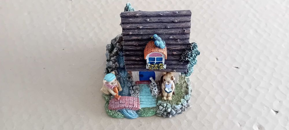 Mealheiro em forma de casa inglesa