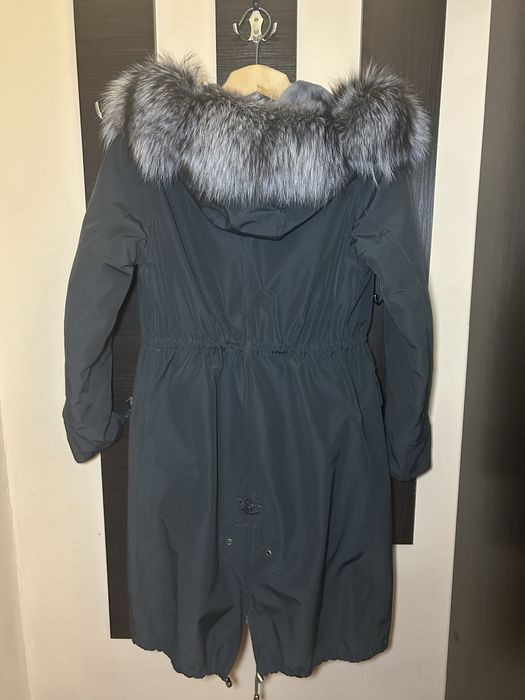 Продам парку з натуральним хутром