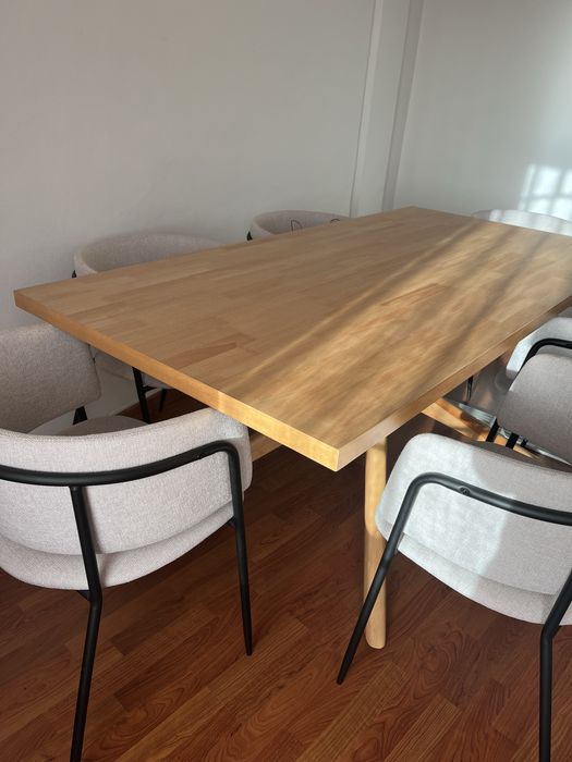 Conjunto mesa e 6 cadeiras