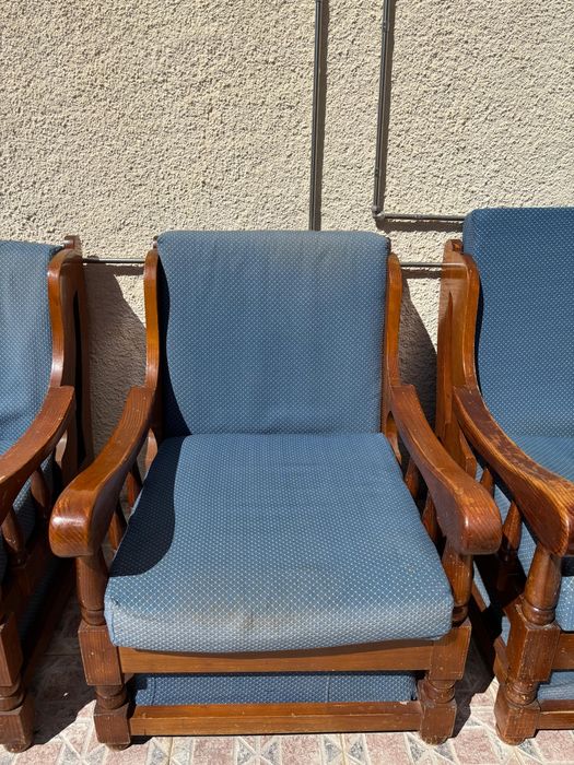 Terno de sofás em bom estado