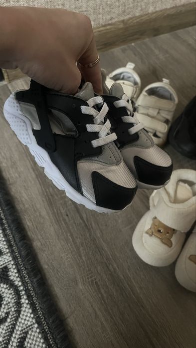 Кросівки, сандалі, пінетки