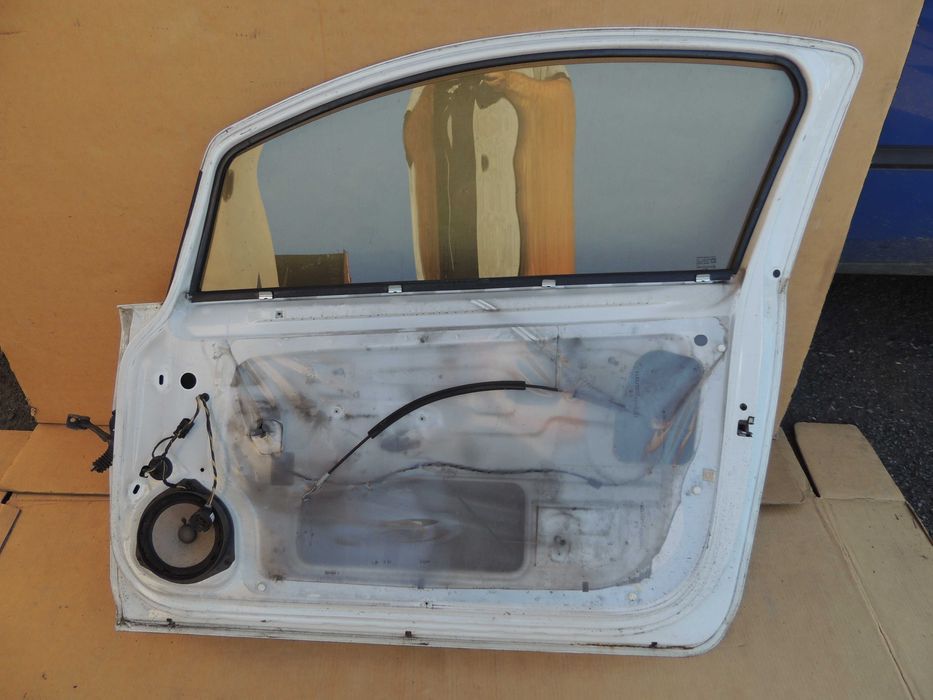 Drzwi przód przednie prawe Opel Corsa D 06,07,08,09,10,11-14 3D Y474