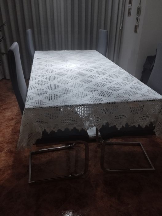 Toalha de mesa de crochê