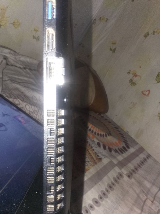 Ноутбук lenovo працює