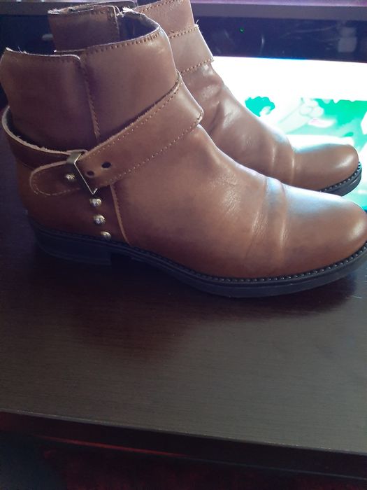 Botas castanhas semi novas T37