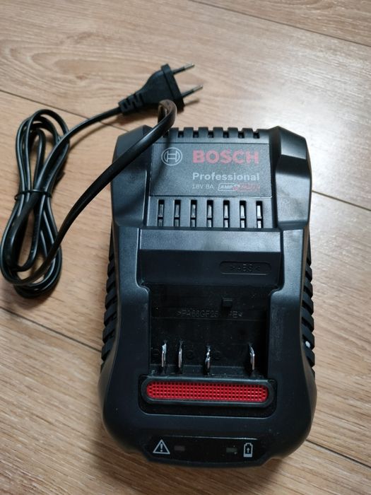 Ładowarka Bosch 18 v 8 a