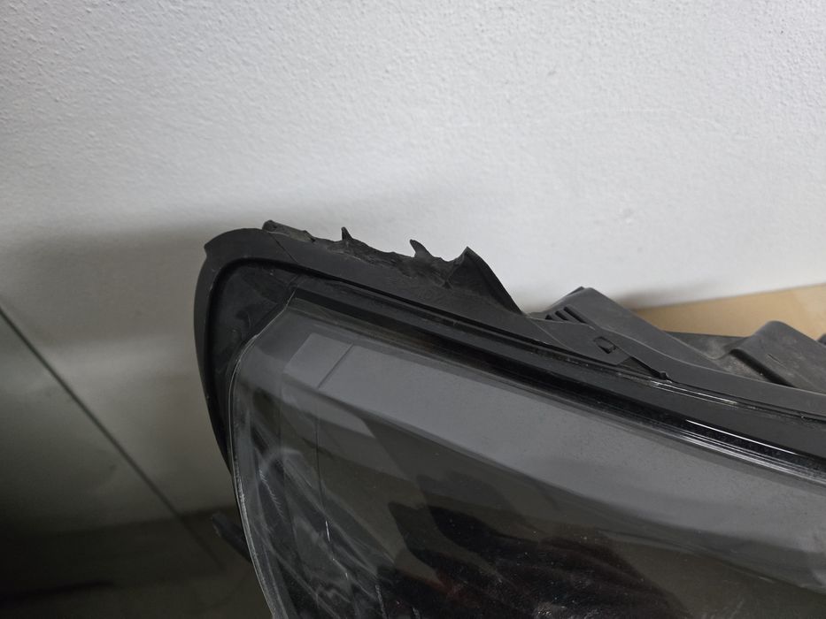 Farol direito Renault megane 4