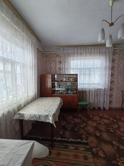 м. Тульчин Продається просторий 4-кімнатний будинок з ділянкою біля школи!
