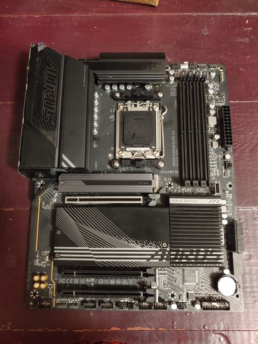 Материнська плата Gigabyte b650 Aorus Elite AX AM5 DDR5