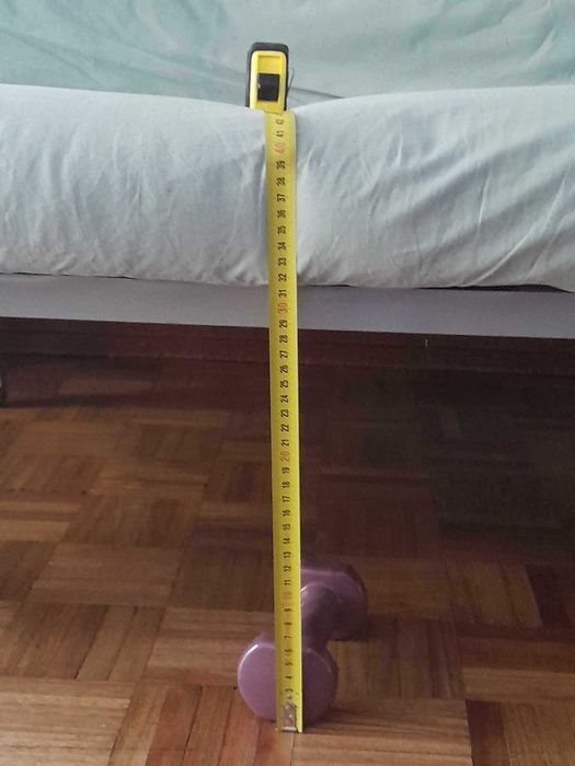 Sofá-cama 3 lugares com cabeçeira elevatória em modo Cama - Bom Estado