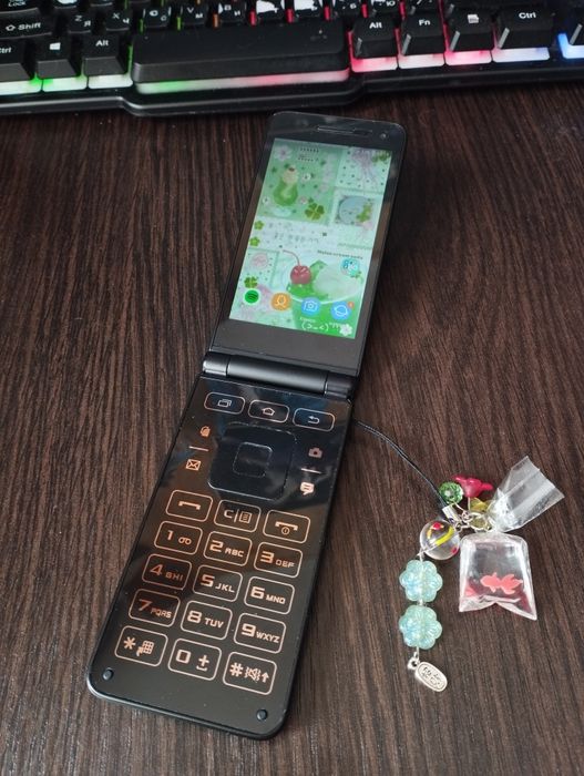 Смартфон Galaxy Folder 2