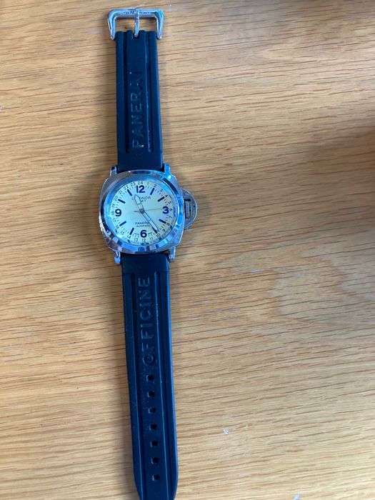 Relógio desportivo look luxuoso