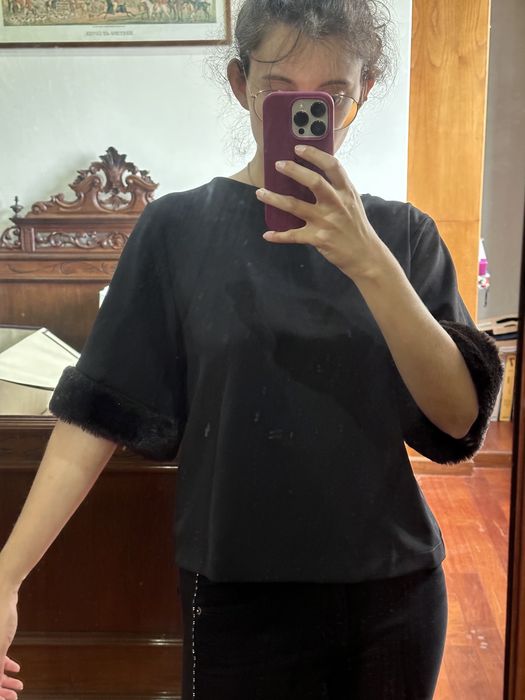 T-shirt preta com pelo _ Zara