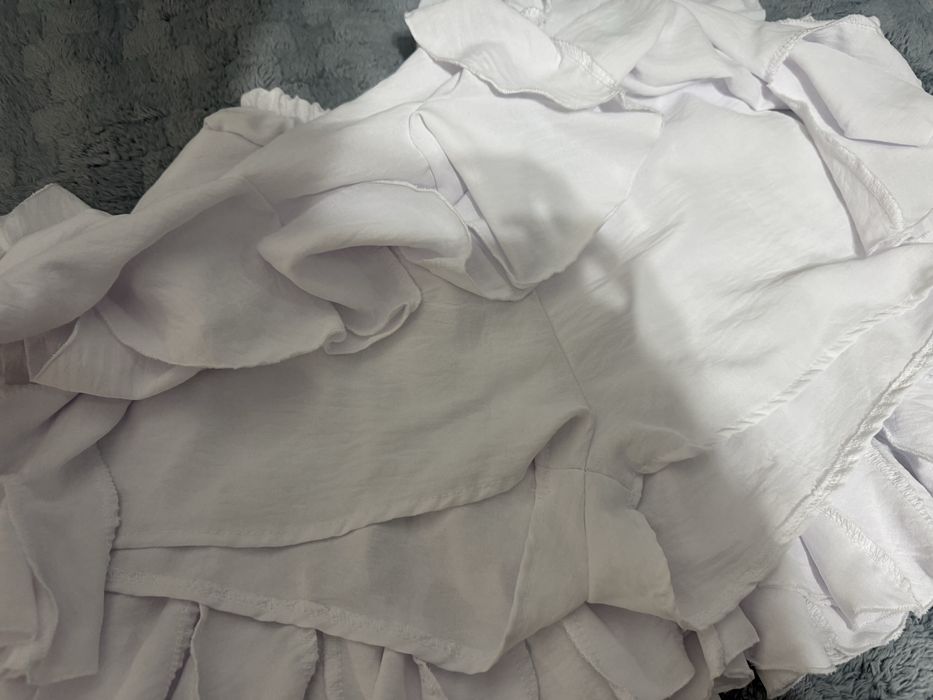 белая юбка-шорты с рюшами, новая