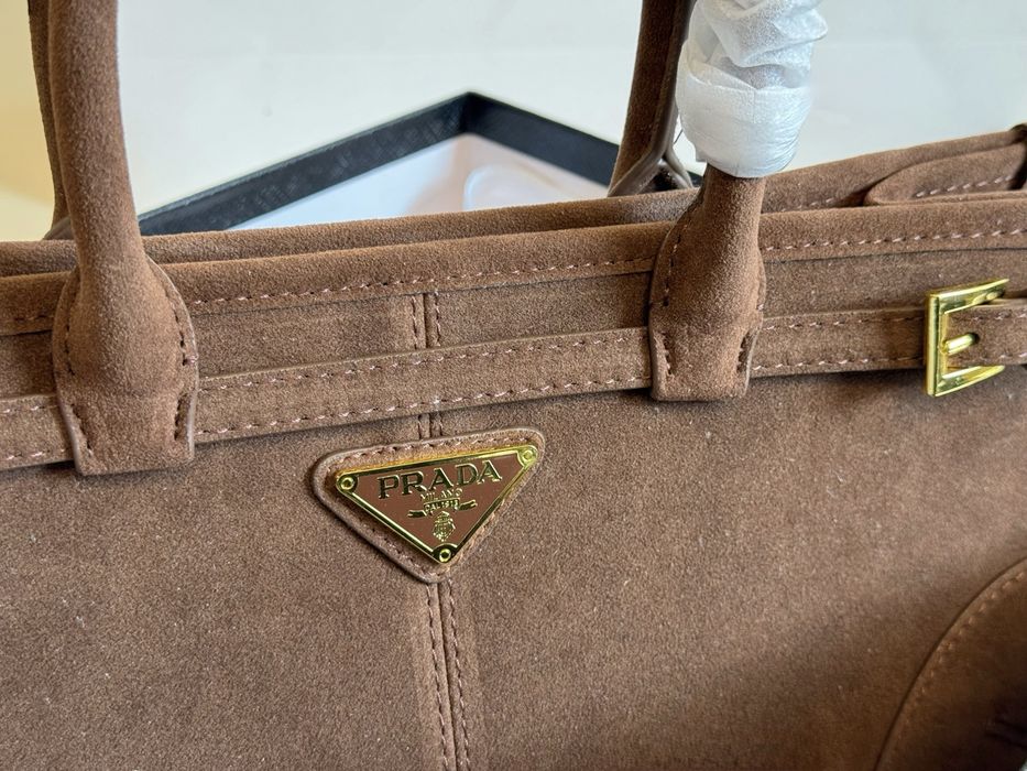 Сумка prada — замшева, коричнева