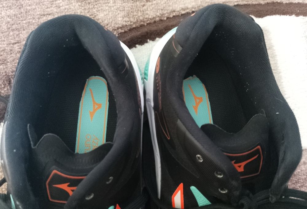 Mizuno wave lightning z8 (42,5  27,5 см)