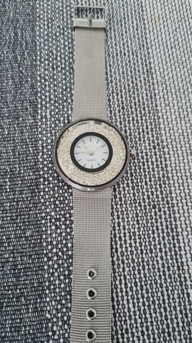 Zegarek ozdobny damski z cekinami