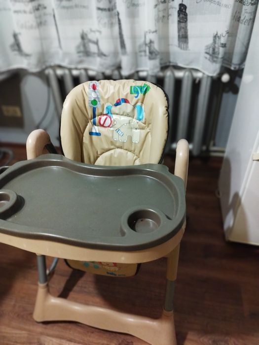 Годувальний столик