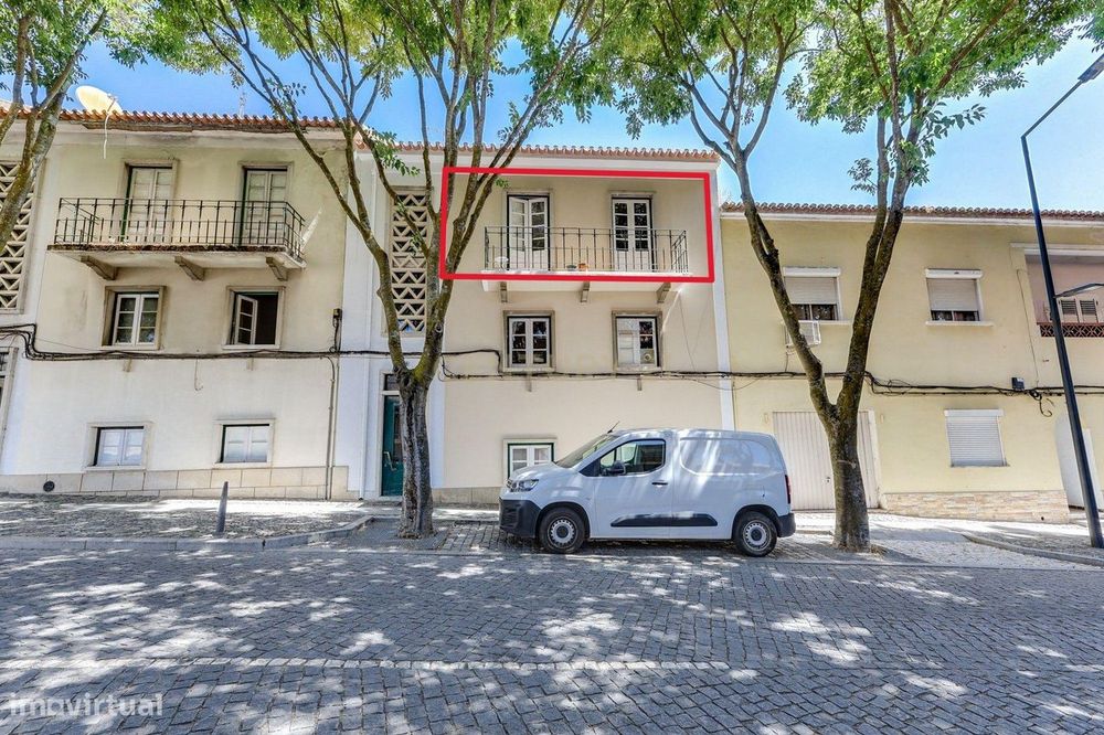 Apartamento T2 ,Terraço, 84m2, Rua General Teófilo da Trindade, Arrend