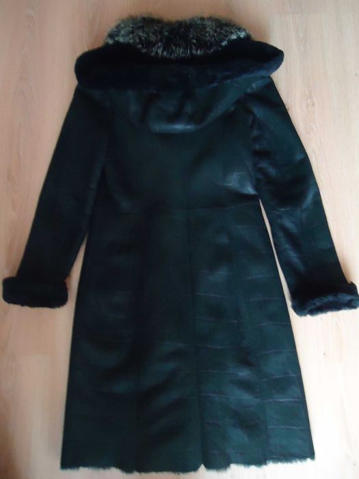 Тёплая натуральная фирменная дублёнка р. 44-46, состояние новой дёшево