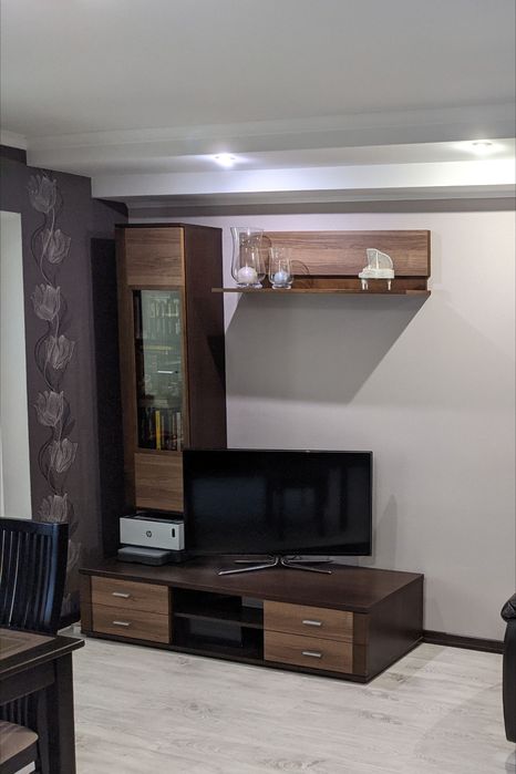 Тумба під телевізор, підвісна вітрина, полиці