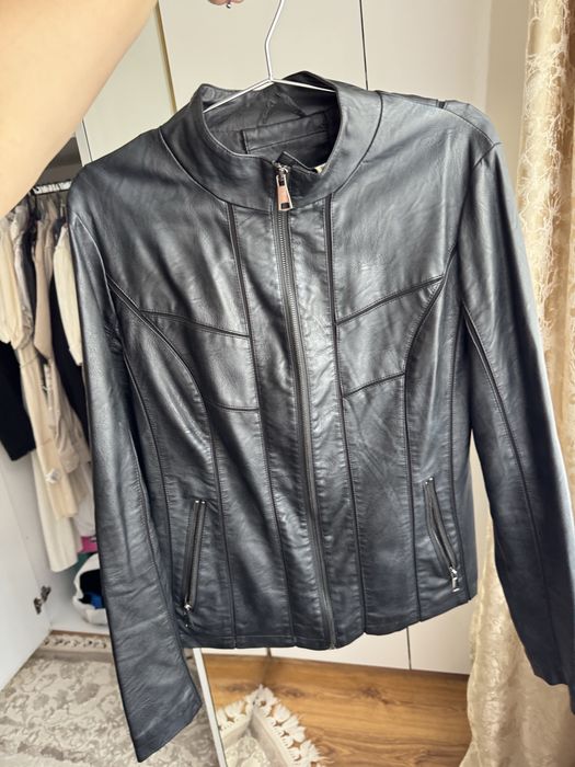 Кожана куртка була одягнена 3 рази зовсім новенька 46 розмір
