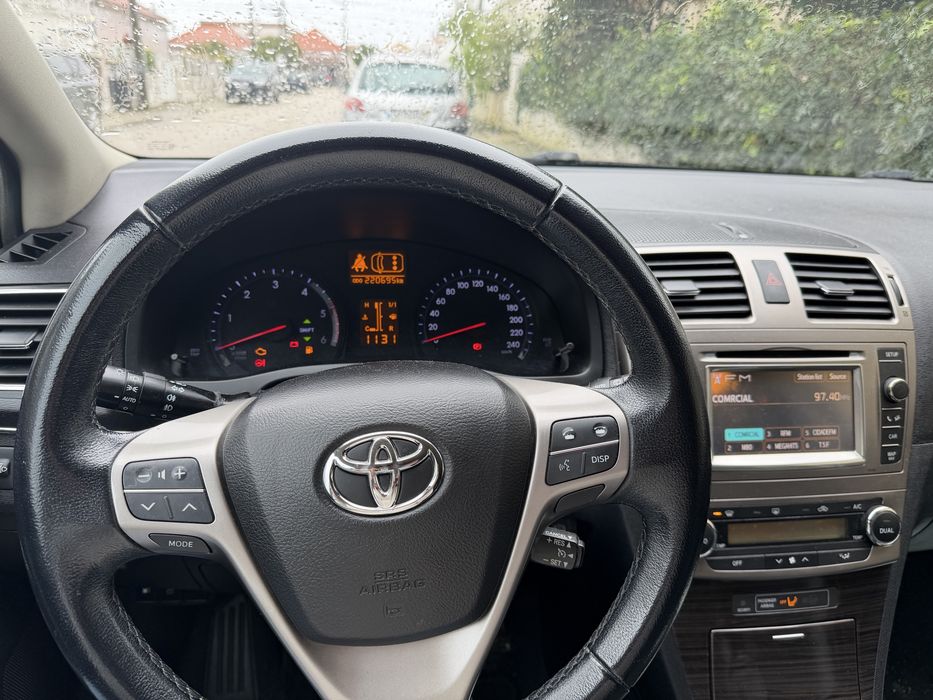 Carro Toyota Avensis