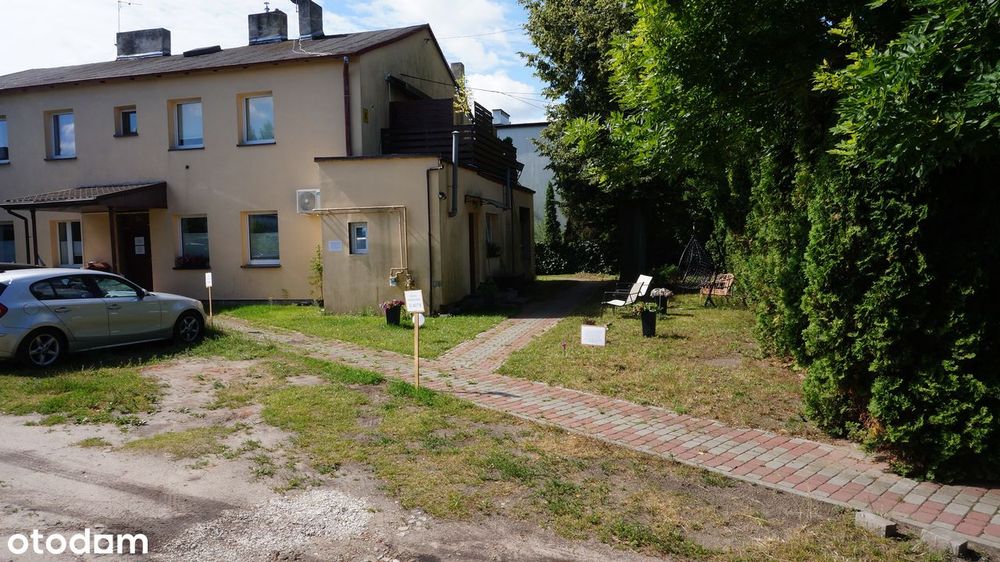 Sprzedam mieszkanie z miejscem parkingowym.