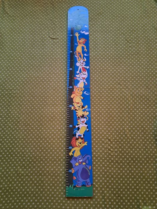 Miernik wzrostu na ścianę