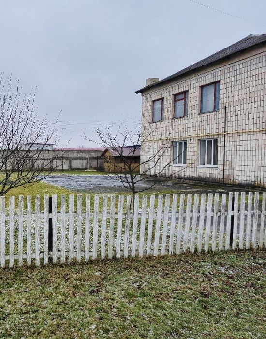 Продам приміщення під комерцію