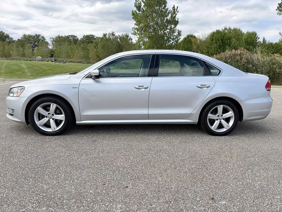 Volkswagen Passat Limited Edition      2015