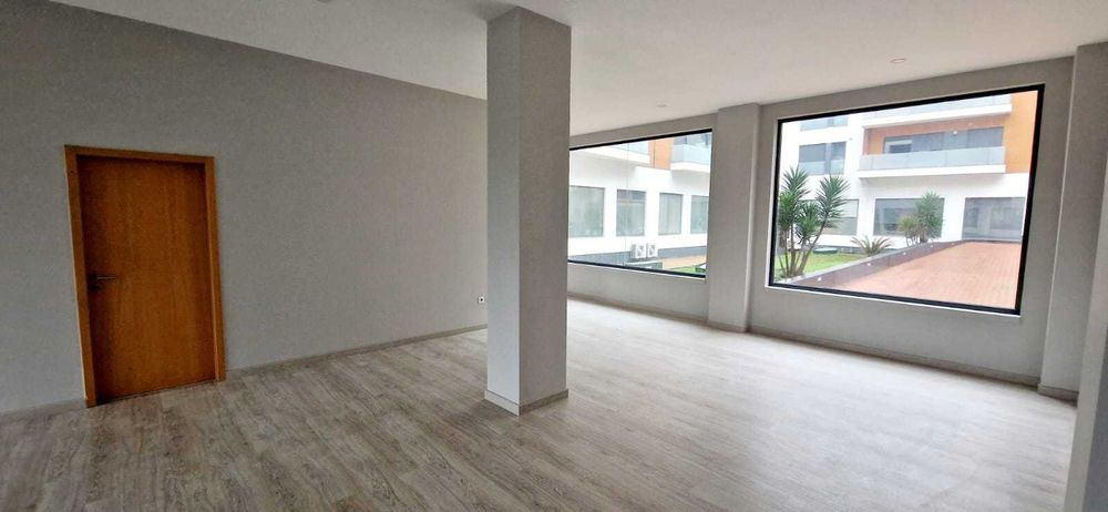 Espaço comercial em Paredes