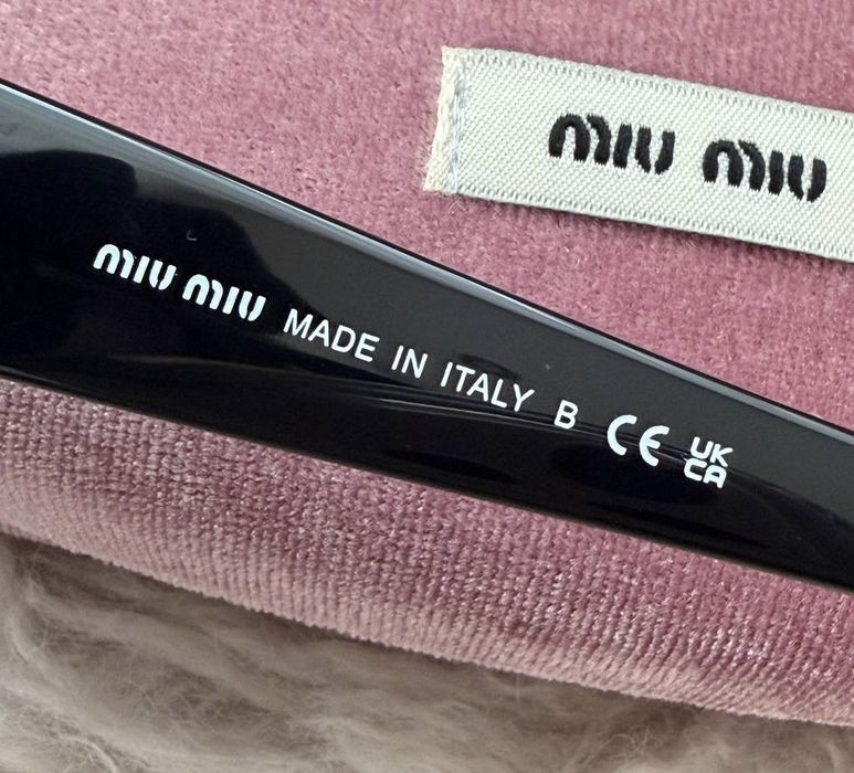 Сонцезахисні окуляри Miu Miu