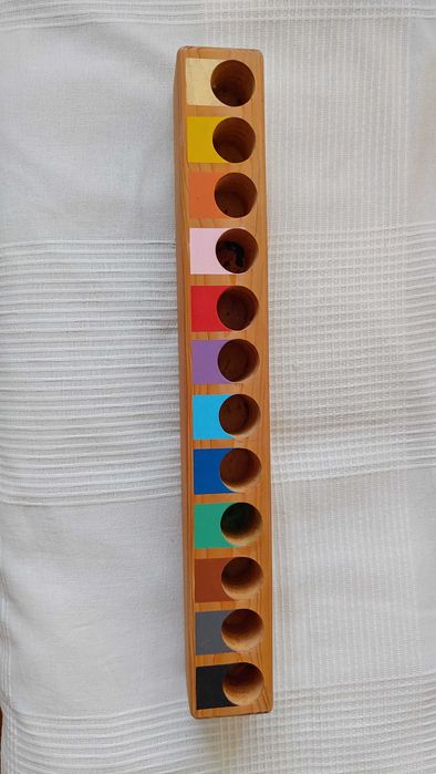 Drewniany dębowy sorter na kredki 12