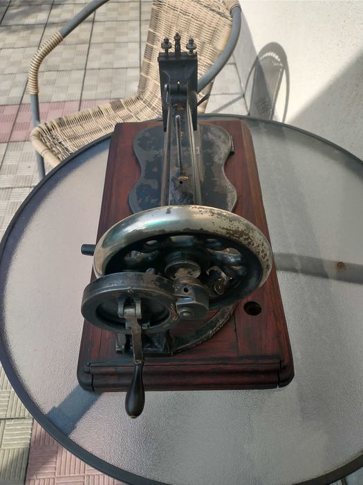 Продам швейная машинка SINGER 1890 год: 1 900 грн
