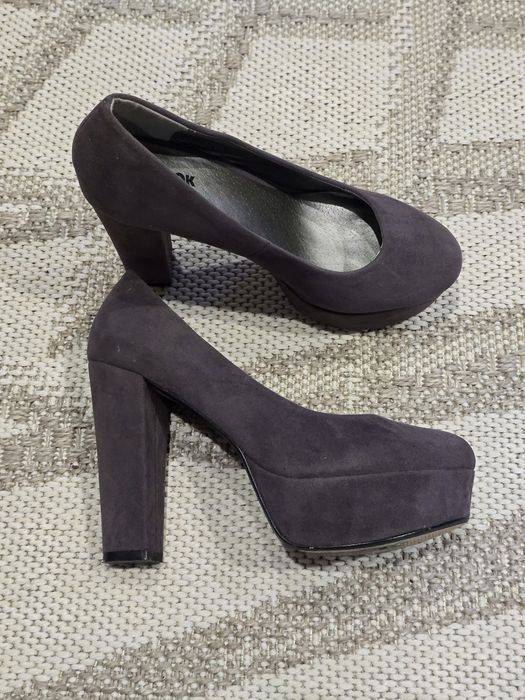 Buty szare na obcasie