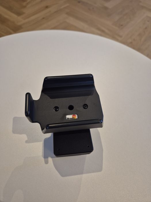 Brodit uchwyt na Yanosik wraz z adapterem na kratkę nawiewu