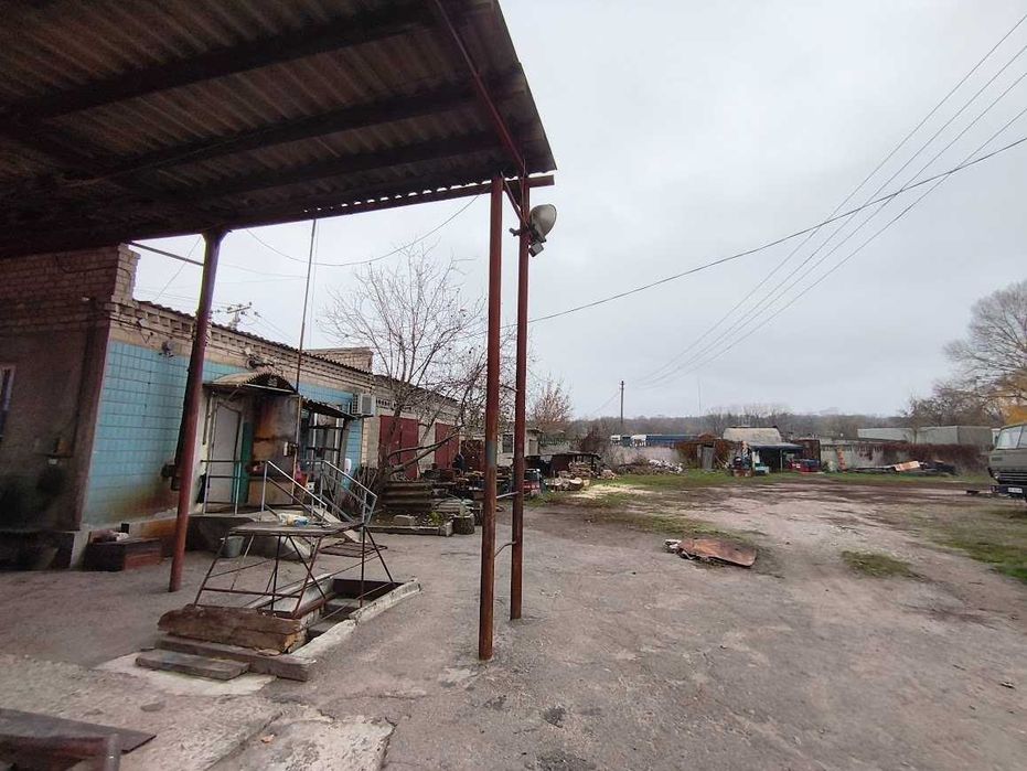Продам  виробничу базу у м. Верхньодніпровську